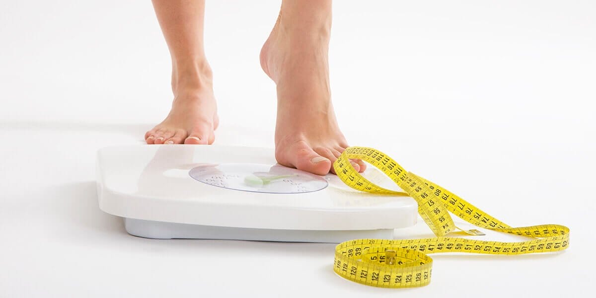 Weight Loss vs Fat Loss 1 weighing self everyday header1